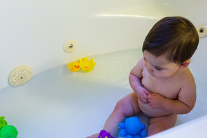 2015-09-18 - First Bathtime in a big tub